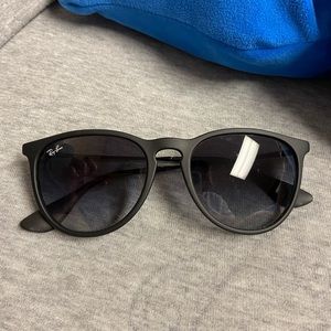 Authentic Erica Raybans -info on cheap price in AD